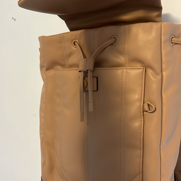 Tan backpack 🎒with pockets - Picture 4 of 4